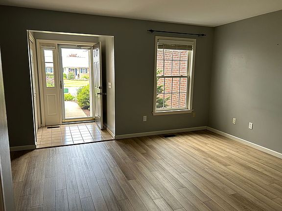 3rd image of 213 Scottsdale Dr