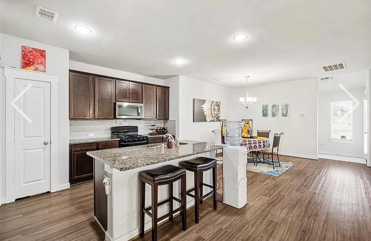 3 bed, 2.0 bath, 1849 sqft, $2,585 — Photo 4