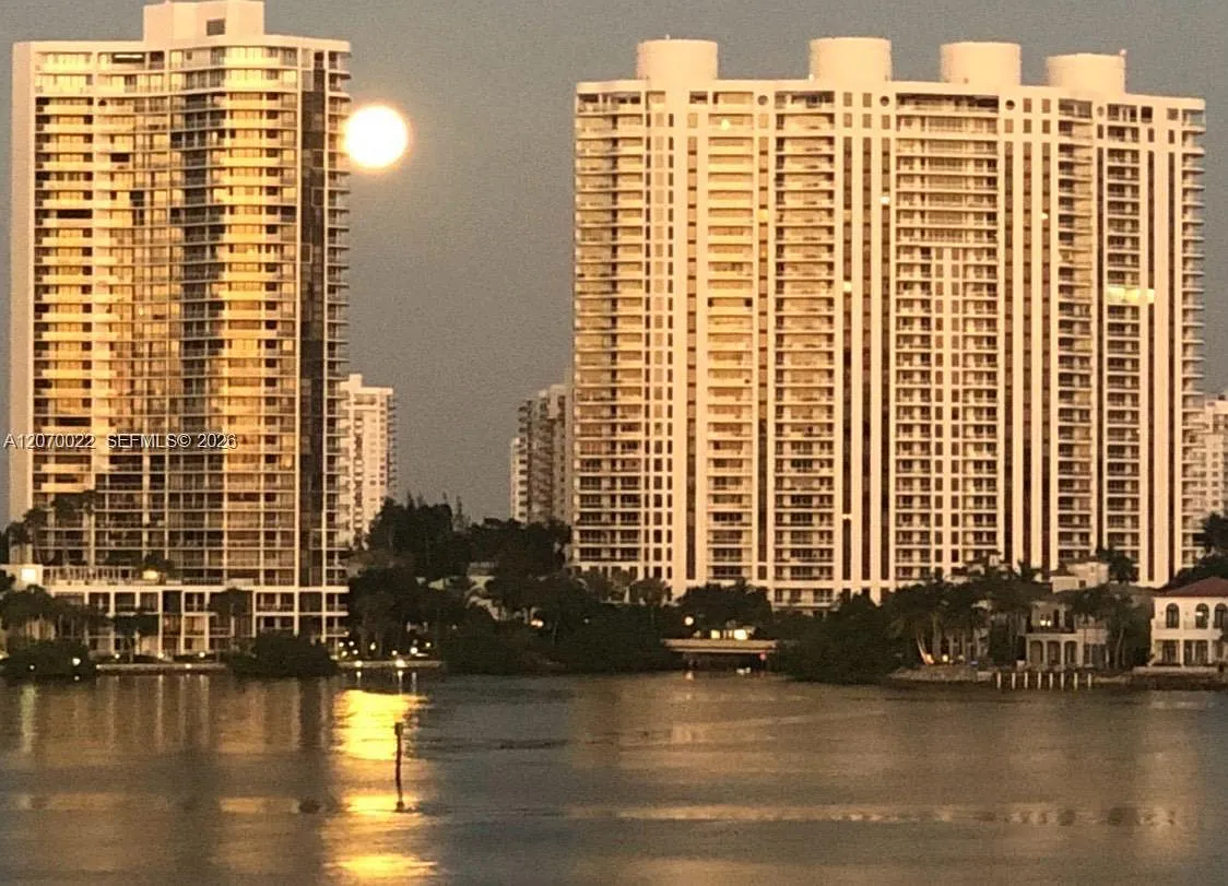 Bay Country Club Condo — Photo 2