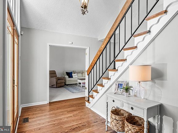 5th image of 14 Canterbury Ct