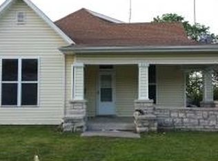 623 E 3rd St, Carthage, MO 64836