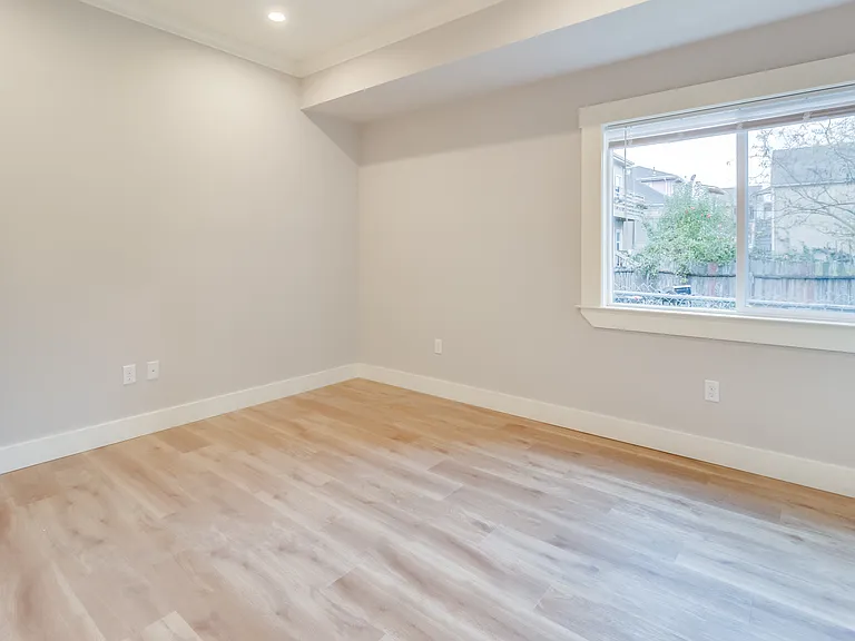 854 Mead Ave — Photo 5