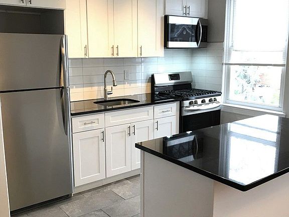 5th image of 2581 48th St #2