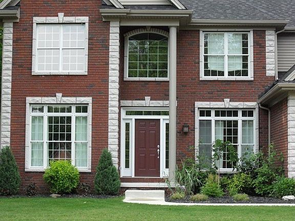 Front #2 w Professional Landscaping