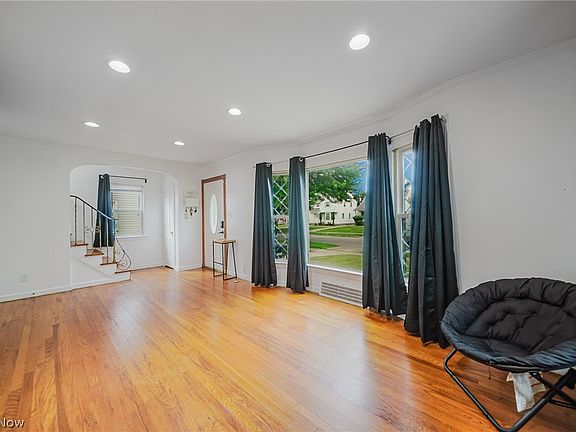 5th image of 18400 Maple Heights Blvd
