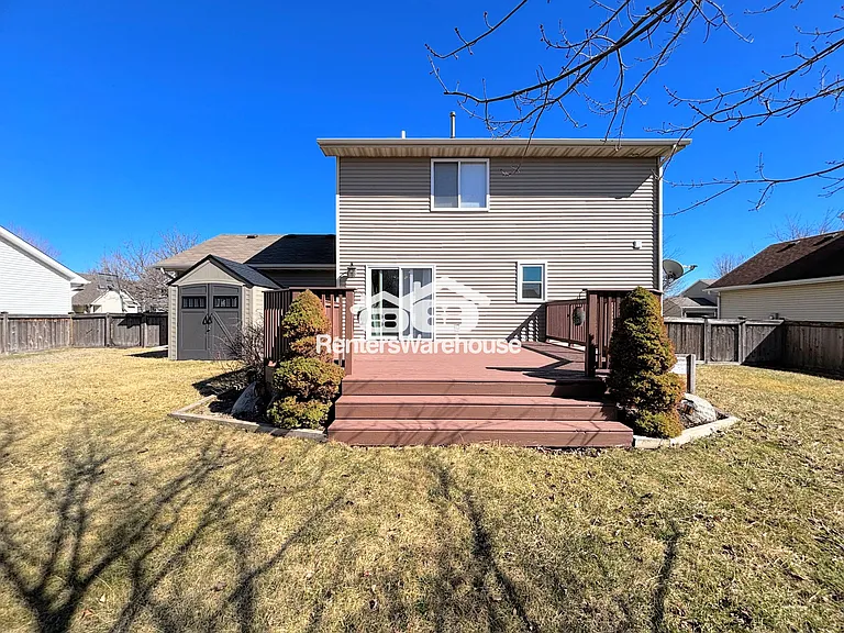 330 NE Cardinal Ln — Photo 4
