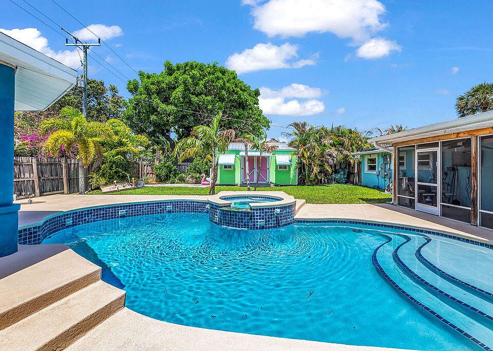 1st image of 614 SE Flamingo Avenue