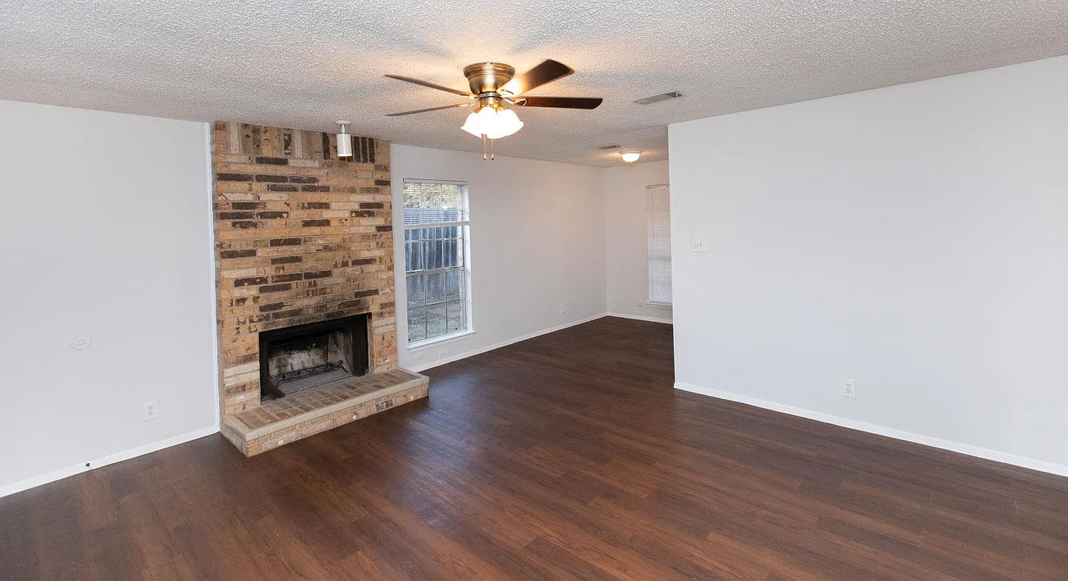 2 bed, 2.0 bath, 949 sqft, $1,350 — Photo 4
