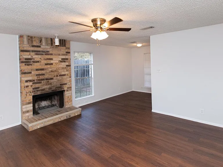2102 Courtney St #A — Photo 4