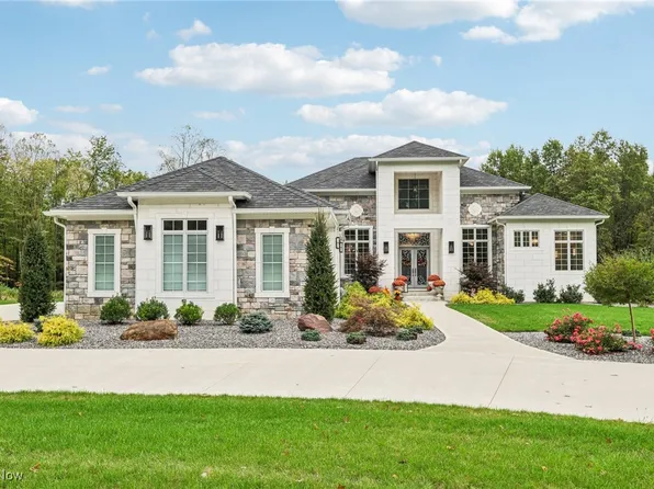 1210 Fox Den Trl, Canfield, OH 44406