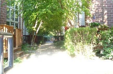 2nd image of 220 Des Plaines Ave