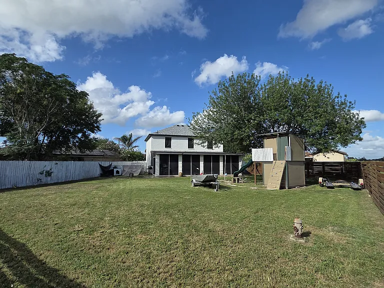 502 Chapote Ave — Photo 7