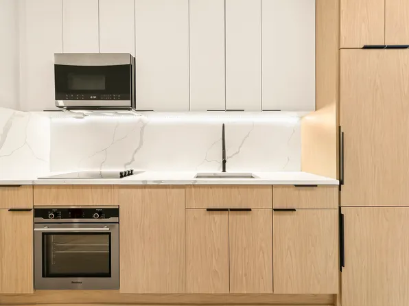 333 East 52nd Street image 4 of 10