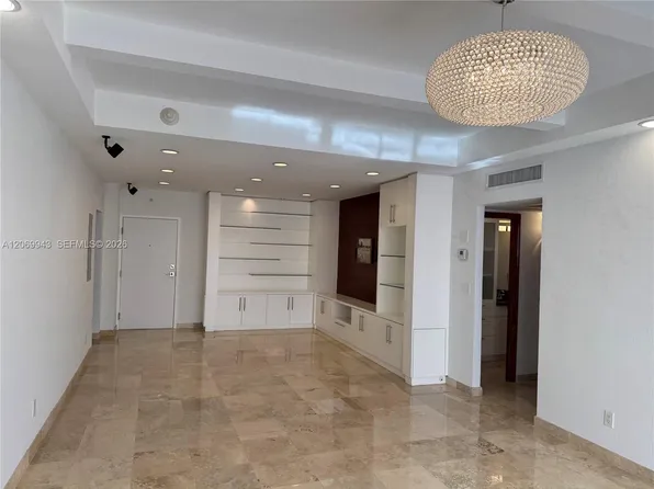 90 Edgewater Dr #Penthouse 15, Coral Gables, FL 33133