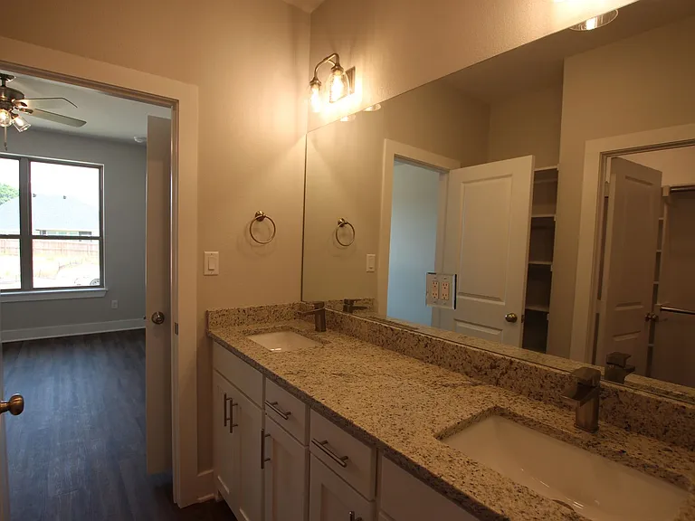 715 Freedom Way — Photo 7