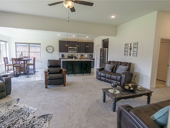 5th image of 802 W Jillian St