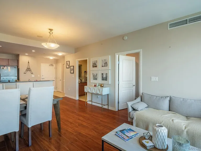 300 W Beech St #1601 — Photo 7