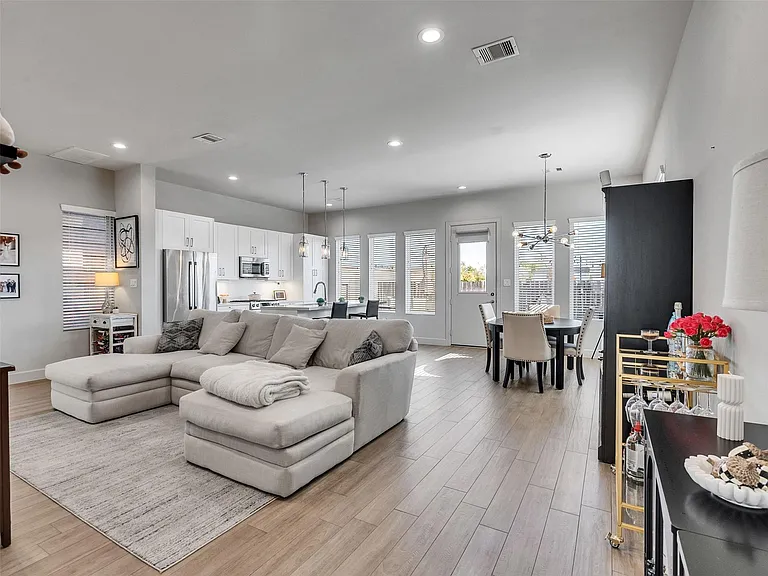 5702 Rucio Ln — Photo 7