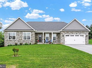 10344 Hunters Ridge Dr, Waynesboro, PA 17268