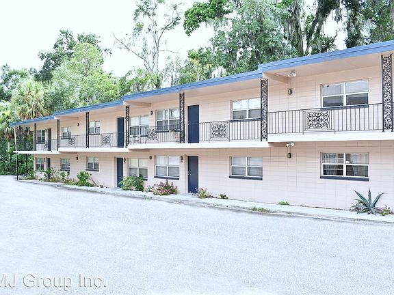 3rd image of 843 SW 5th Ave #4855142