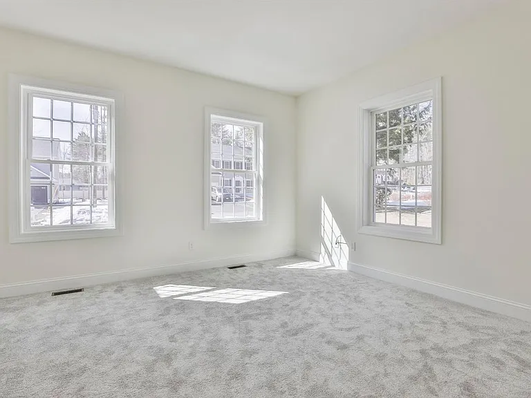 22 Reeds Ferry Way — Photo 28