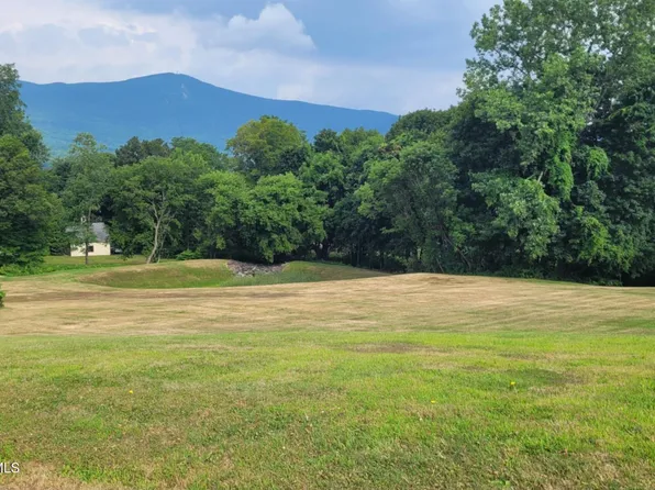 2 Kingsmont Ln, Adams, MA 01220