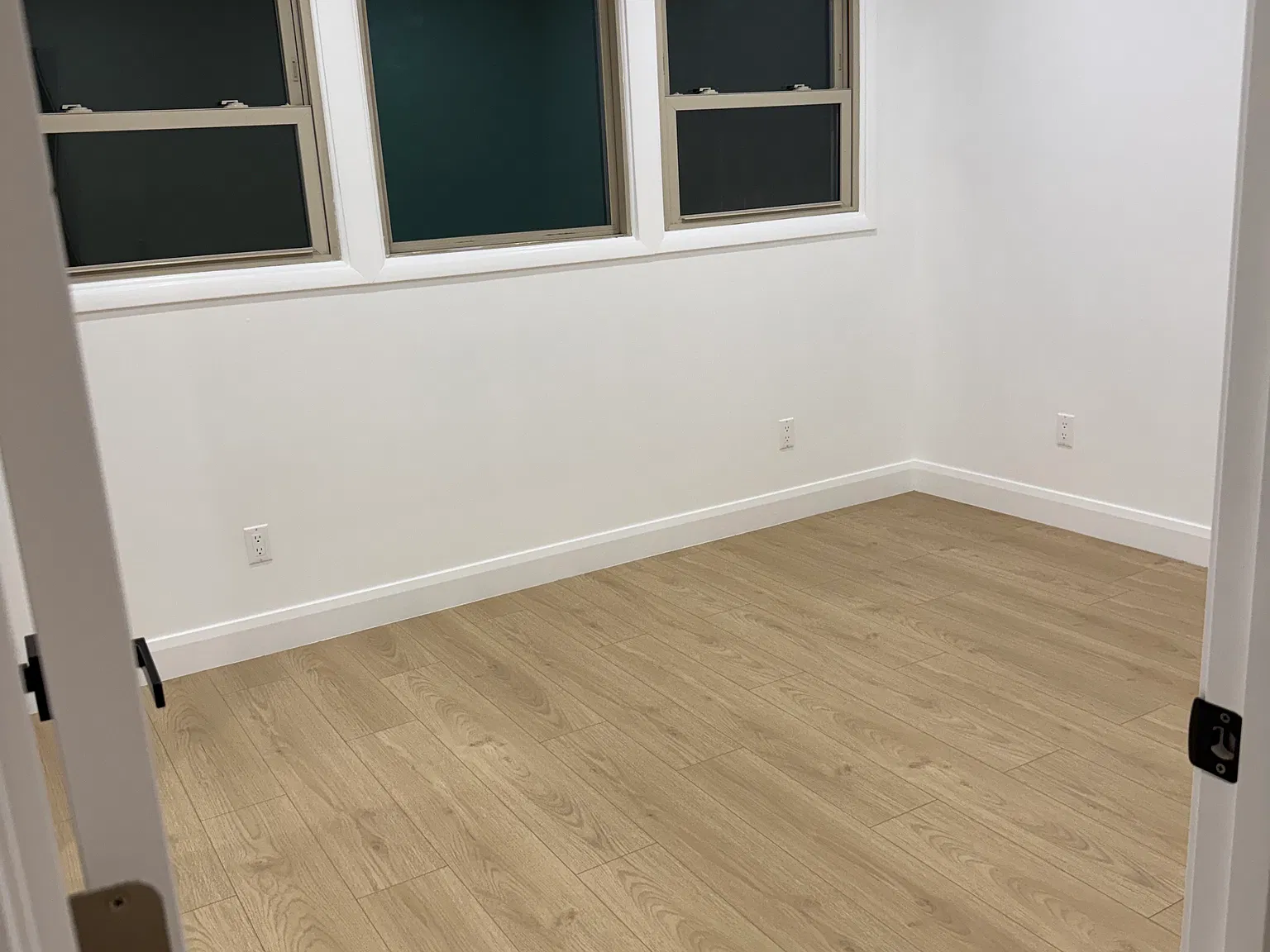 3 bed, 2.5 bath, 1600 sqft, $4,300 — Photo 2