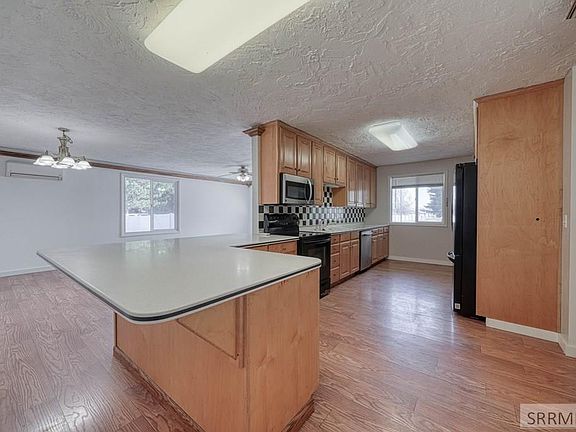 4th image of 2019 Van Cir