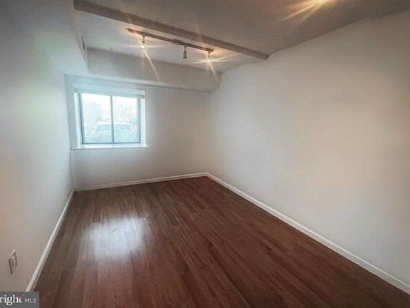 5th image of 213 James Ct