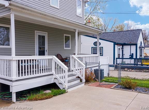 5th image of 3261 Garden Ave