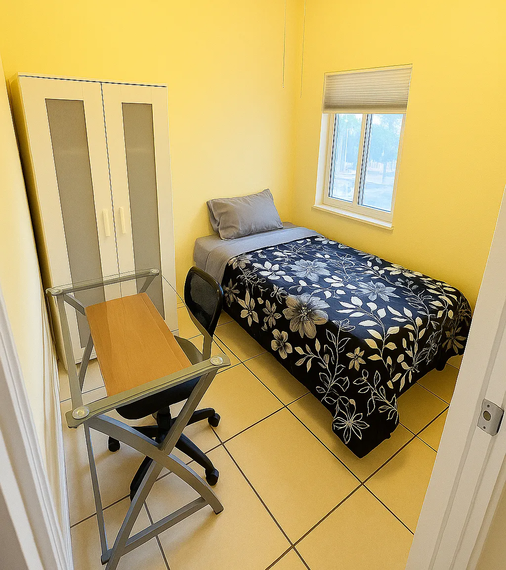 3 bed, 3500 sqft, $700 — Photo 1