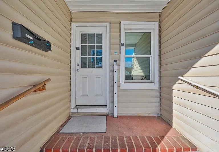 444 James St #B — Photo 4