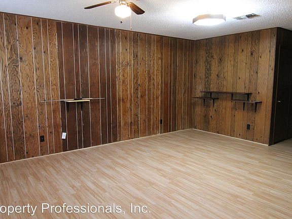 3rd image of 206-A Redbud Ln
