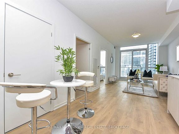 5th image of 36 Manor Rd E #1309