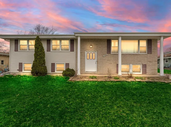 1726 W 94th Pl, Crown Point, IN 46307