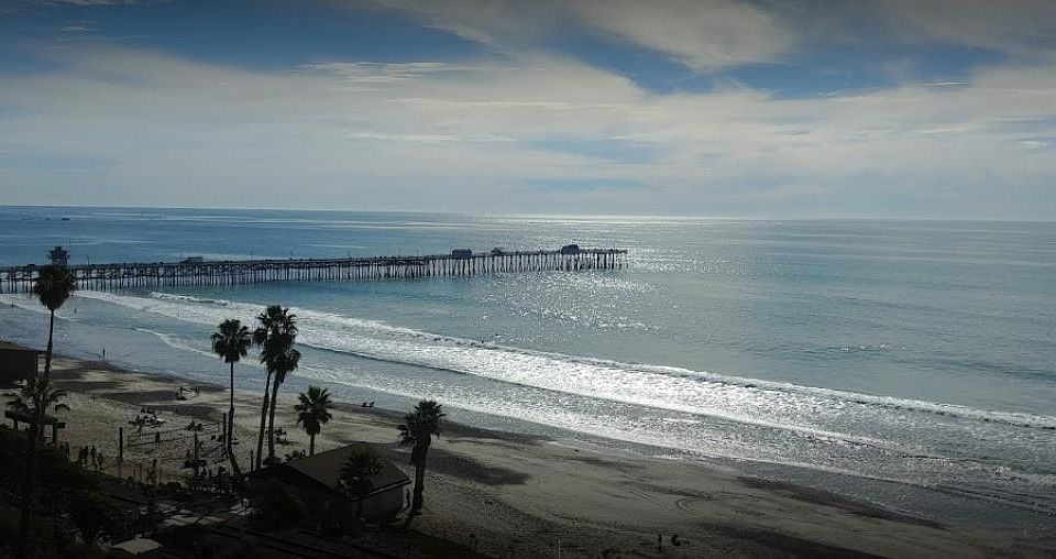 San Clemente pier is three blocks away