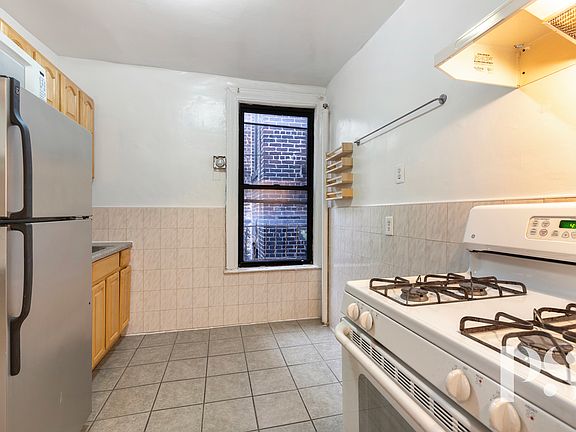 3rd image of 321 E Houston St APT 3