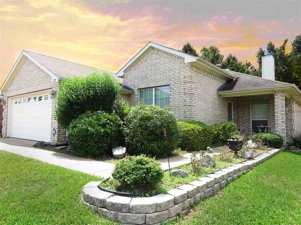 1st image of 208 Ray Creek Dr