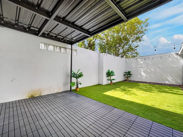 C10 Calle 5 — Photo 17