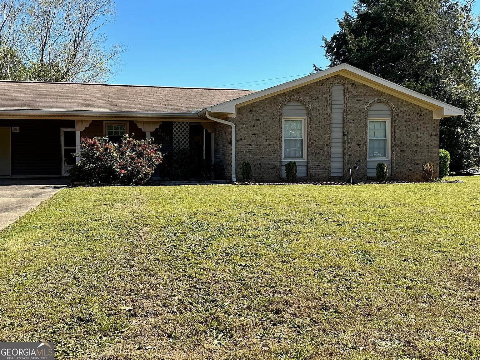 3 bed, 2.0 bath, 1246 sqft, $1,600 — Photo 1