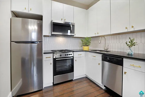 Rented by EXR | media 15