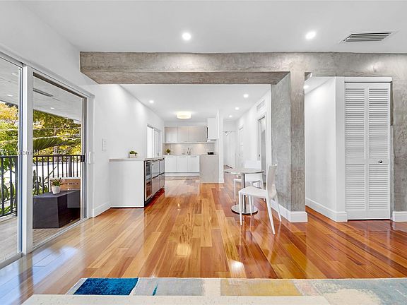 4th image of 1821 Jefferson Ave APT 306