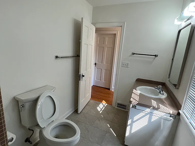 403 Wesley St — Photo 8