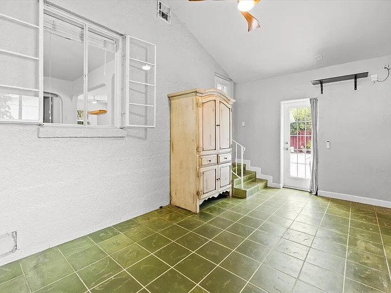305 NE 14th Ave — Photo 18