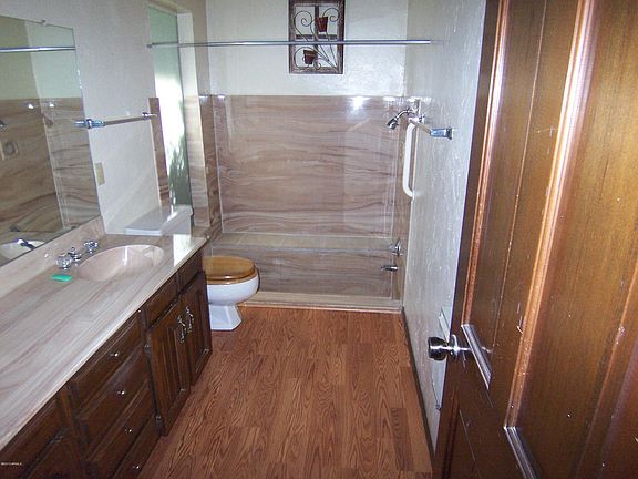 5th image of 2123 E Bishop Dr