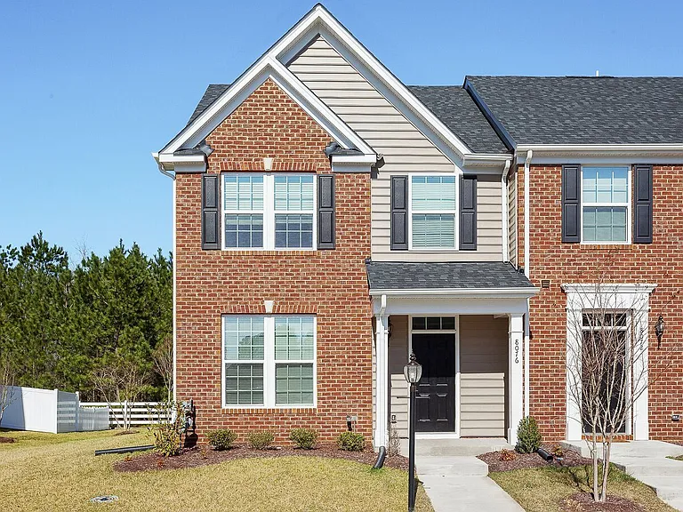 8076 Creekside Village Dr — Photo 1