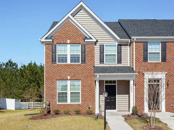 8076 Creekside Village Dr, Mechanicsville, VA 23111