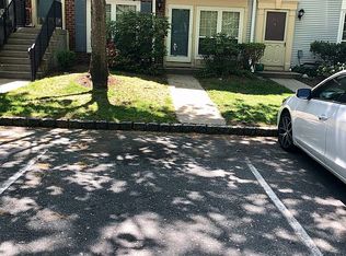 242 Larch Ln #242, Mahwah, NJ 07430