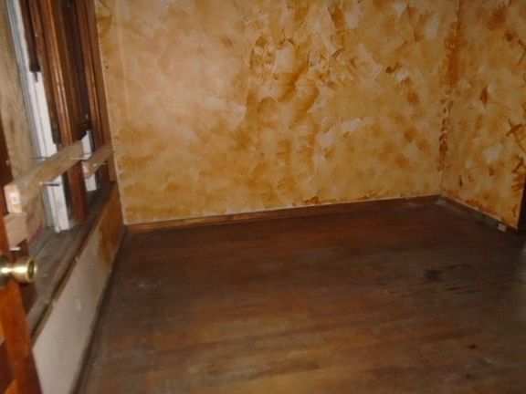 2nd image of 5711 S Hoyne Ave