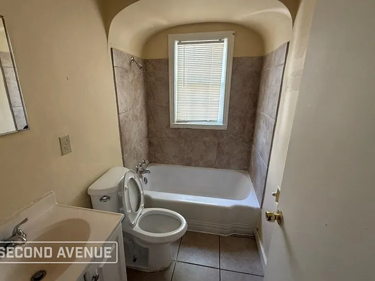 2374 Larose Ave — Photo 9